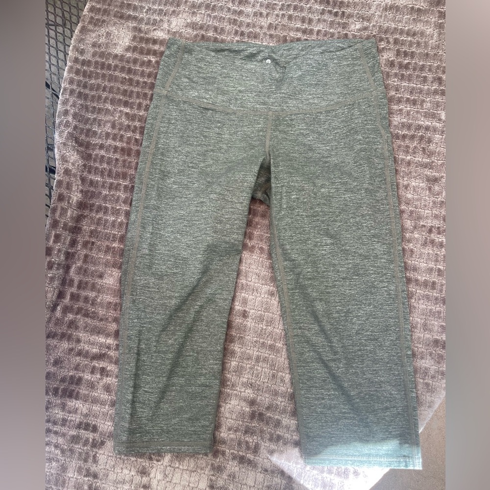 Athleta Green Capris Size Small